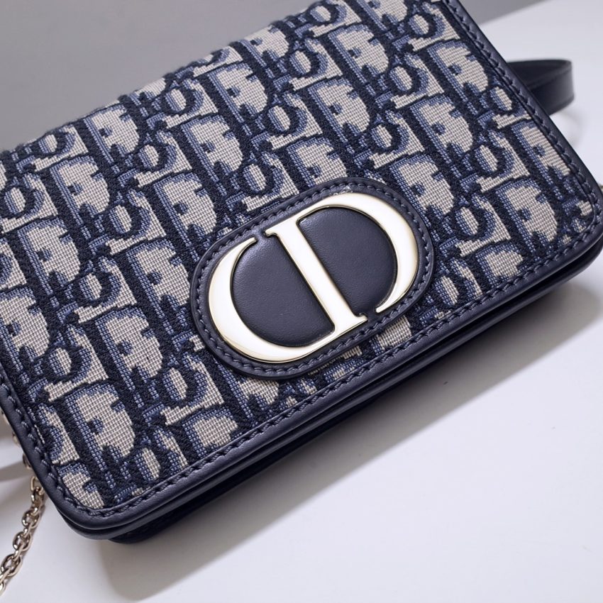 Replica Dior 30 Montaigne Pouch - high-quality designer bag clone