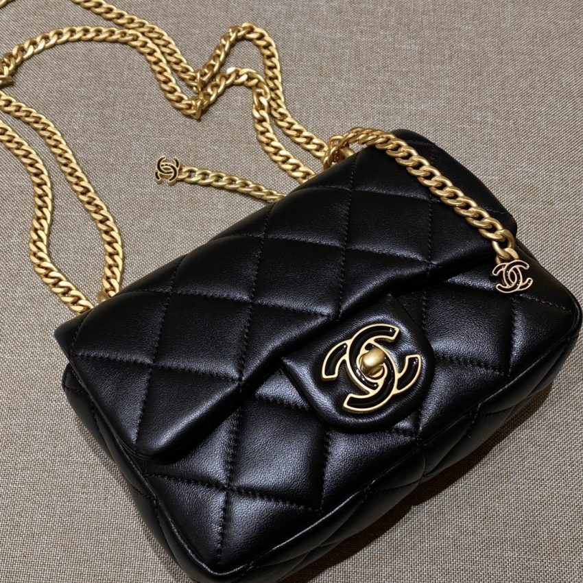 Replica CHANEL 22P Enamel Bag - high-quality designer bag clone