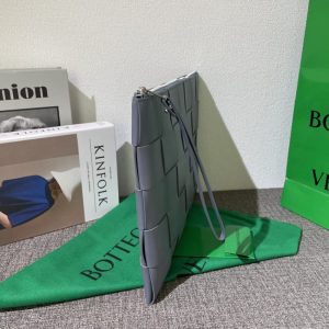 Replica Bottega Veneta Cassette Clutch - high-end fake designer purse