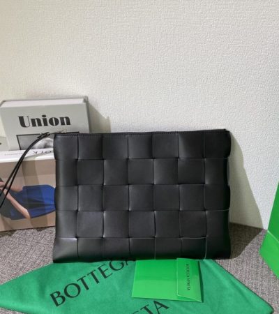 Replica Bottega Veneta Cassette Clutch Black - realistic designer-inspired fake bag