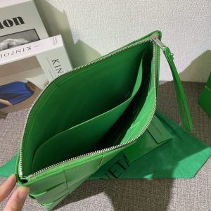 Replica Bottega Veneta Cassette Clutch Green - authentic-look luxury purse replica