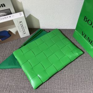 Replica Bottega Veneta Cassette Clutch Green - premium-grade designer purse dupe