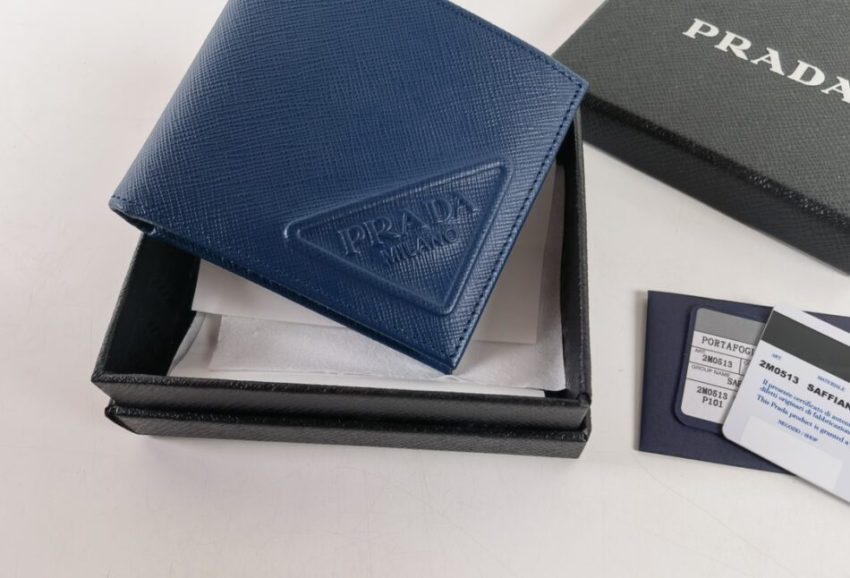 Replica Prada BiFold Wallet - ultra-realistic fake designer tote