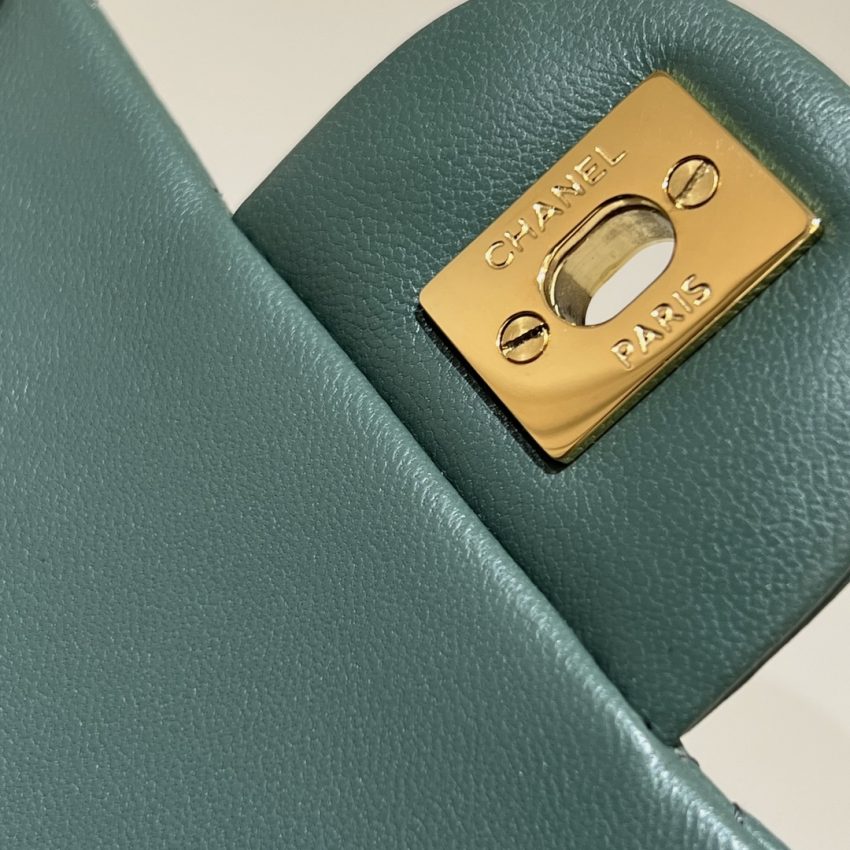 Replica CHANEL Classic Flap 17cm Green - premium-grade designer purse dupe