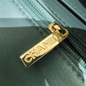 Replica CHANEL Classic Flap 17cm Green - realistic designer-inspired fake bag