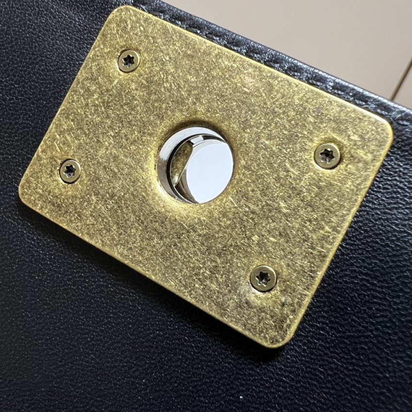 Replica CHANEL Le Boy Large Black - realistic designer-inspired fake bag