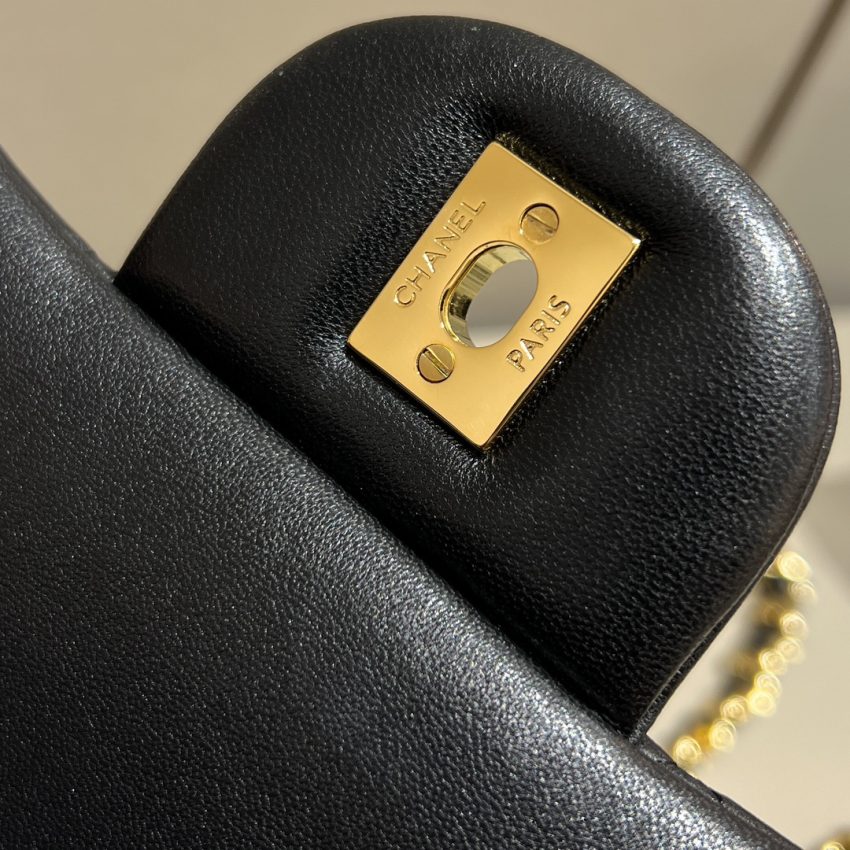 Replica CHANEL Classic Flap 33cm Maxi - high-quality designer bag clone