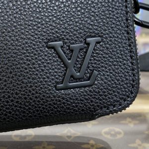 Replica Louis Vuitton Alpha Messenger Black - realistic designer-inspired fake bag