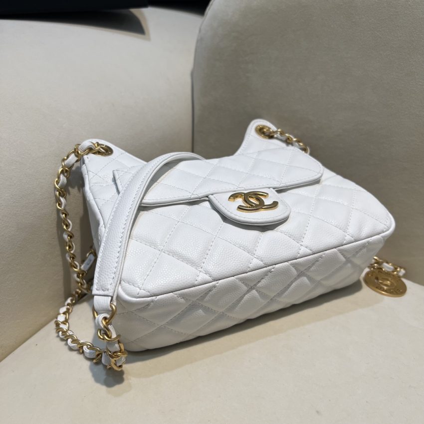 Replica CHANEL 23c Hobo Small White - realistic designer-inspired fake bag