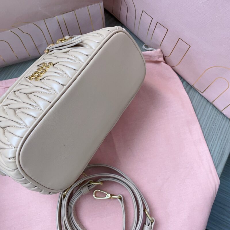 Replica Miu Miu Cosmetic Bag Beige - ultra-realistic fake designer tote