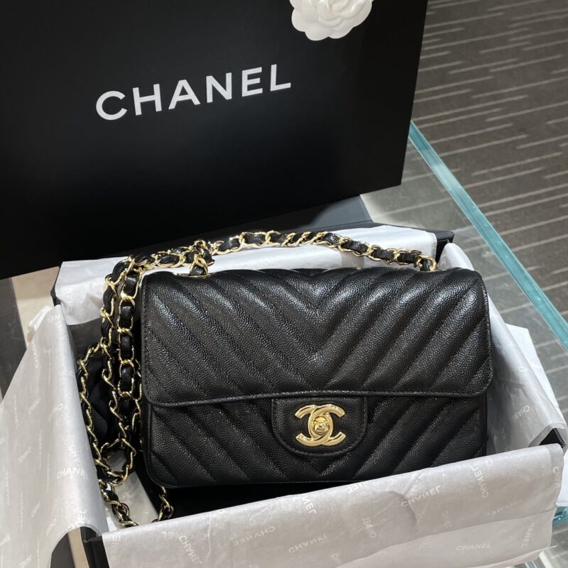 Replica CHANEL Classic Flap V 20cm - high-quality designer bag clone