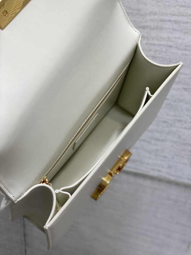 Replica Dior 30 Montaigne White - near-authentic luxury replica handbag