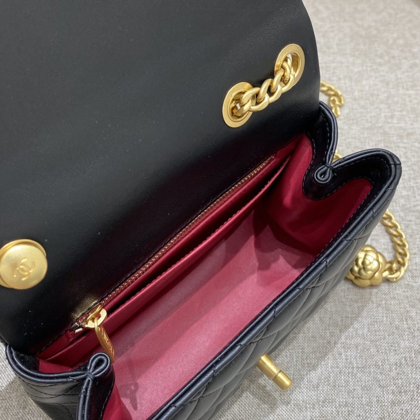 Replica CHANEL Camellia Flap Black - high-end fake designer purse