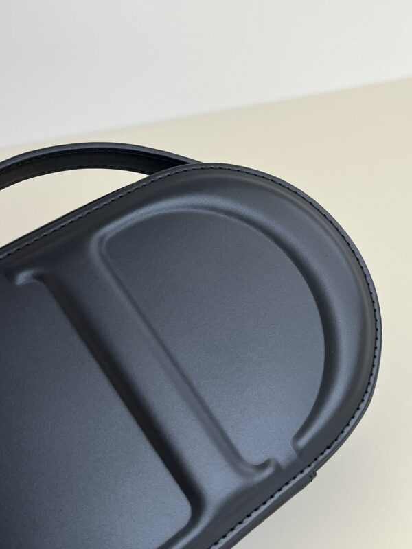 Replica Dior Signature Top Handle Black - high-quality designer bag clone