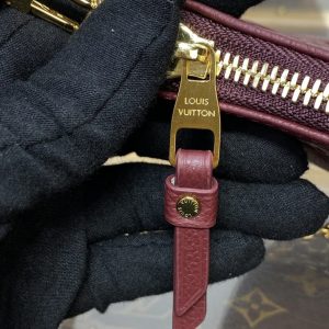 Replica Louis Vuitton Easy Pouch Bordeuax - near-authentic luxury replica handbag