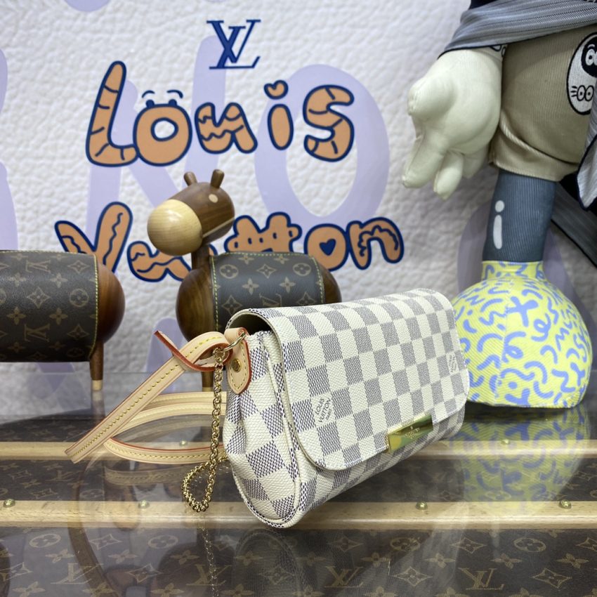Replica Louis Vuitton Favorite White Grid - top-tier luxury replica shoulder bag