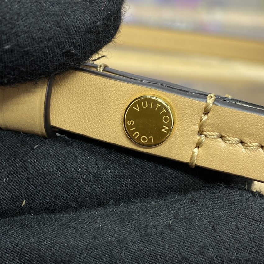 Replica Louis Vuitton Easy Pouch Bordeuax - top-tier luxury replica shoulder bag