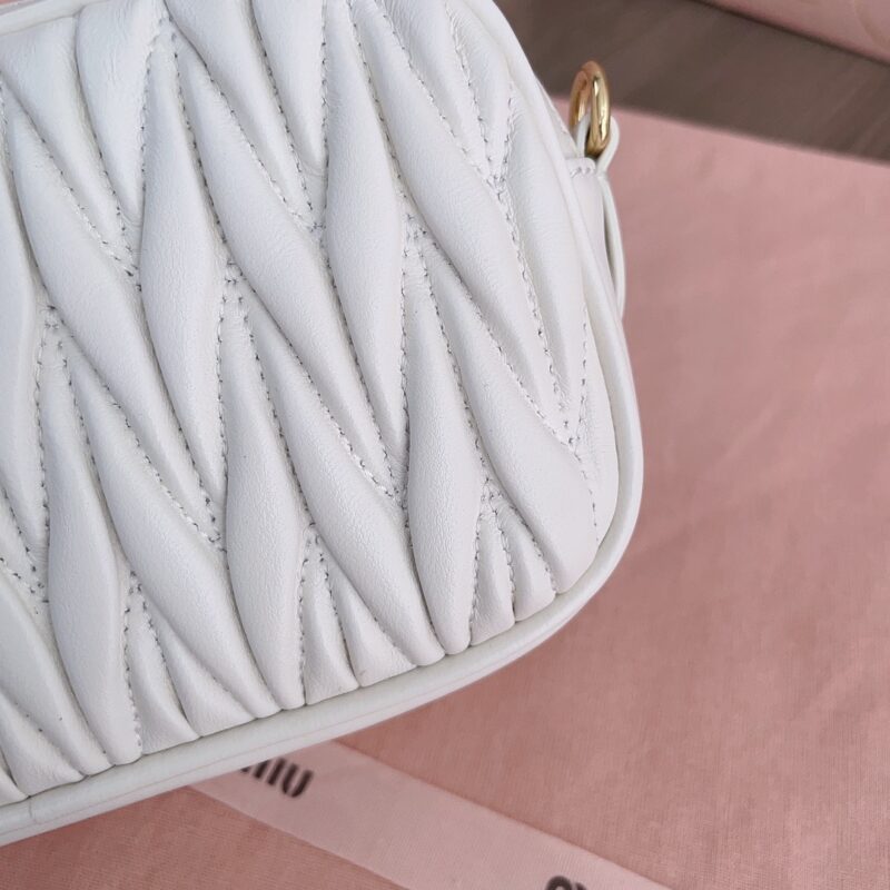 Replica Miu Miu Clutch White - realistic designer-inspired fake bag
