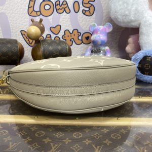 Replica Louis Vuitton Loop Hobo Beige - ultra-realistic fake designer tote