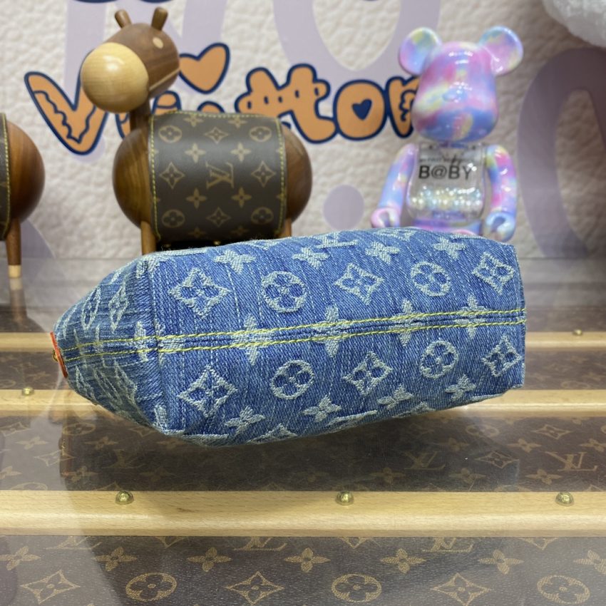 Replica Louis Vuitton Hills Pochette - realistic designer-inspired fake bag