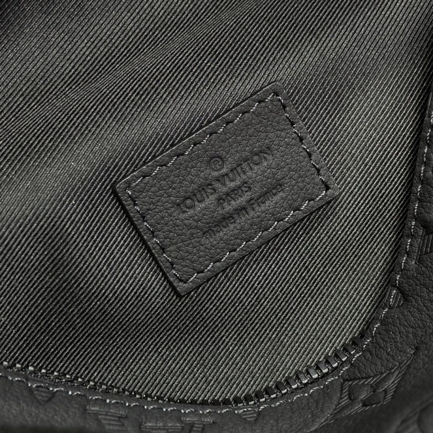 Replica Louis Vuitton Bumbag Discovery Black Canvas - near-authentic luxury replica handbag