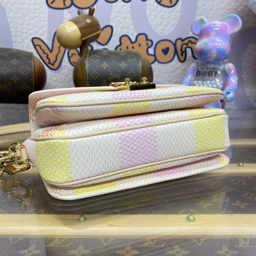 Replica Louis Vuitton Pochette Metis East West Pink Grid - high-end fake designer purse