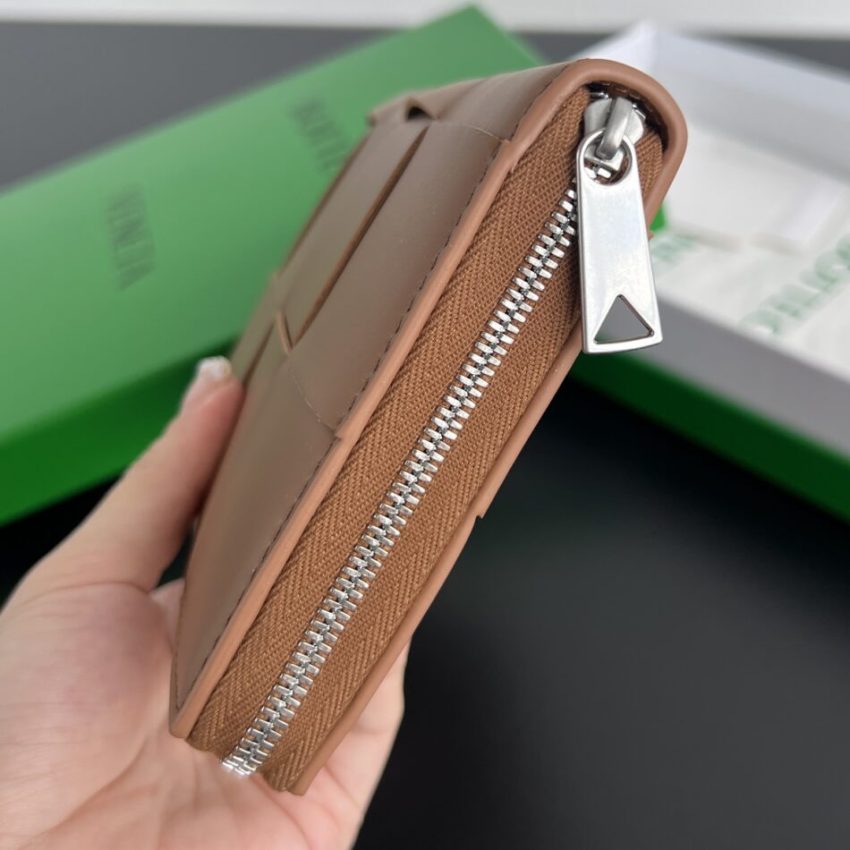 Replica Bottega Veneta Cassette Zip Wallet - near-authentic luxury replica handbag