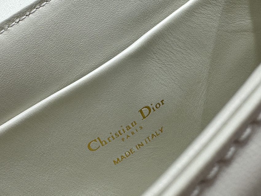 Replica Dior 30 Montaigne Avenue Top Handle White - realistic designer-inspired fake bag