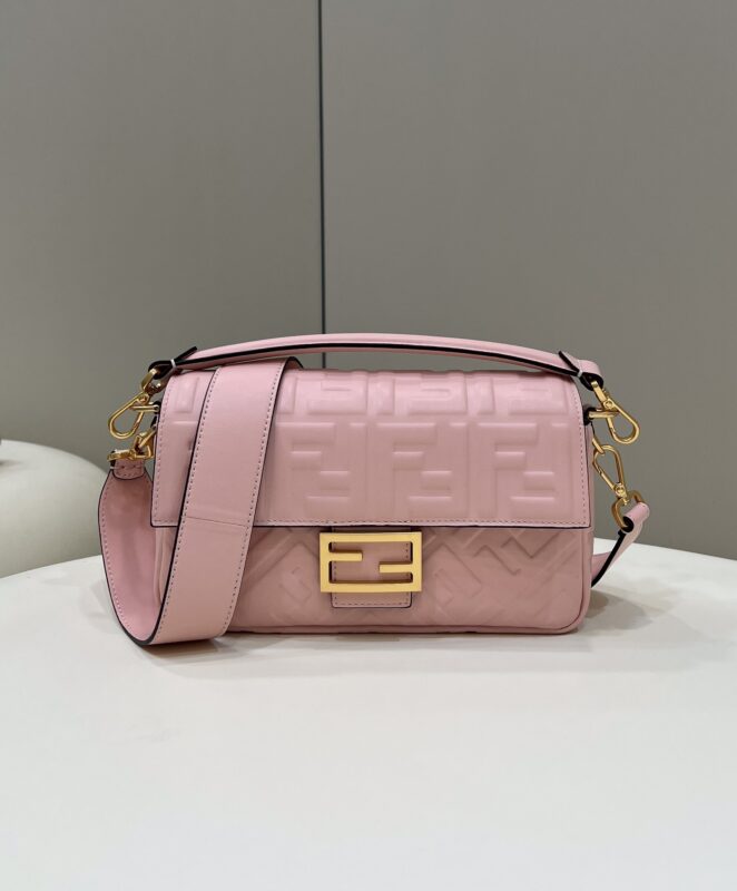 Replica Fendi Baguette Pink - ultra-realistic fake designer tote