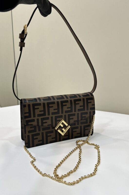 Replica Fendi Baguette Wallet on Chain - top-tier luxury replica shoulder bag