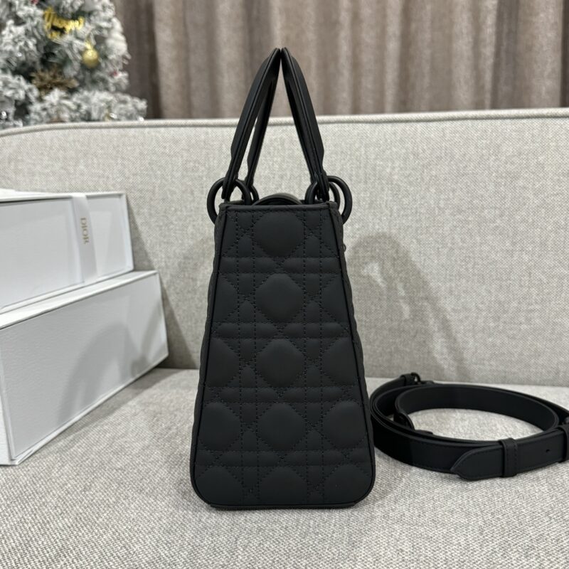 Replica Lady Dior Medium Ultramatte Black - ultra-realistic fake designer tote