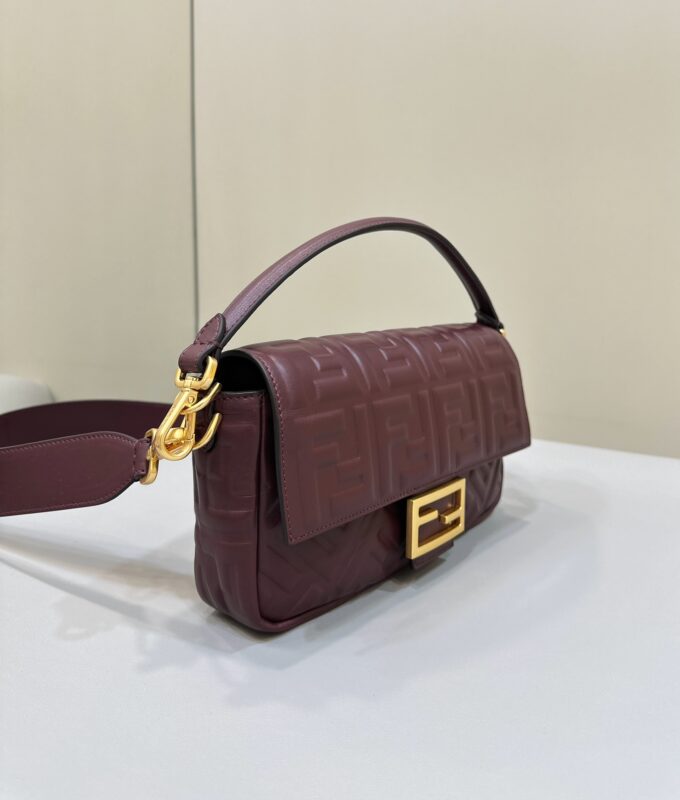Replica Fendi Baguette Bordeaux - ultra-realistic fake designer tote