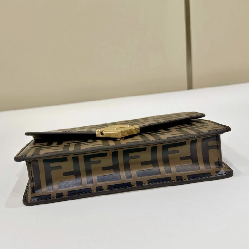 Replica Fendi Baguette Wallet on Chain - ultra-realistic fake designer tote