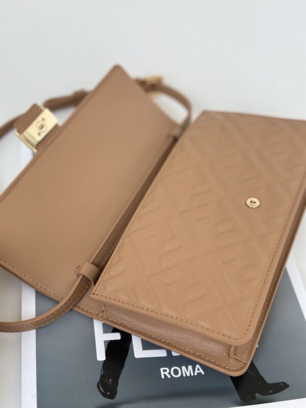Replica Fendi Baguette Full Brown - realistic designer-inspired fake bag