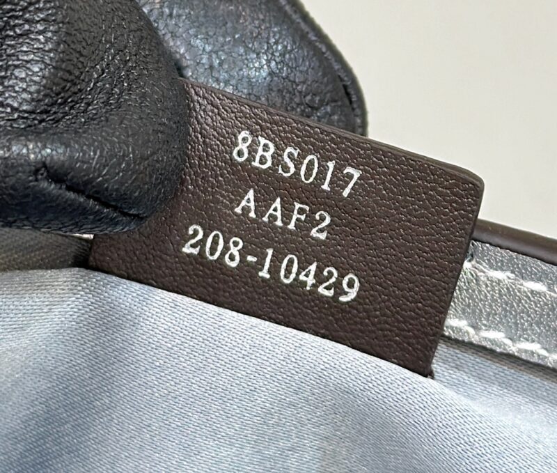 Replica Fendi Baguette Silver Diamond - realistic designer-inspired fake bag