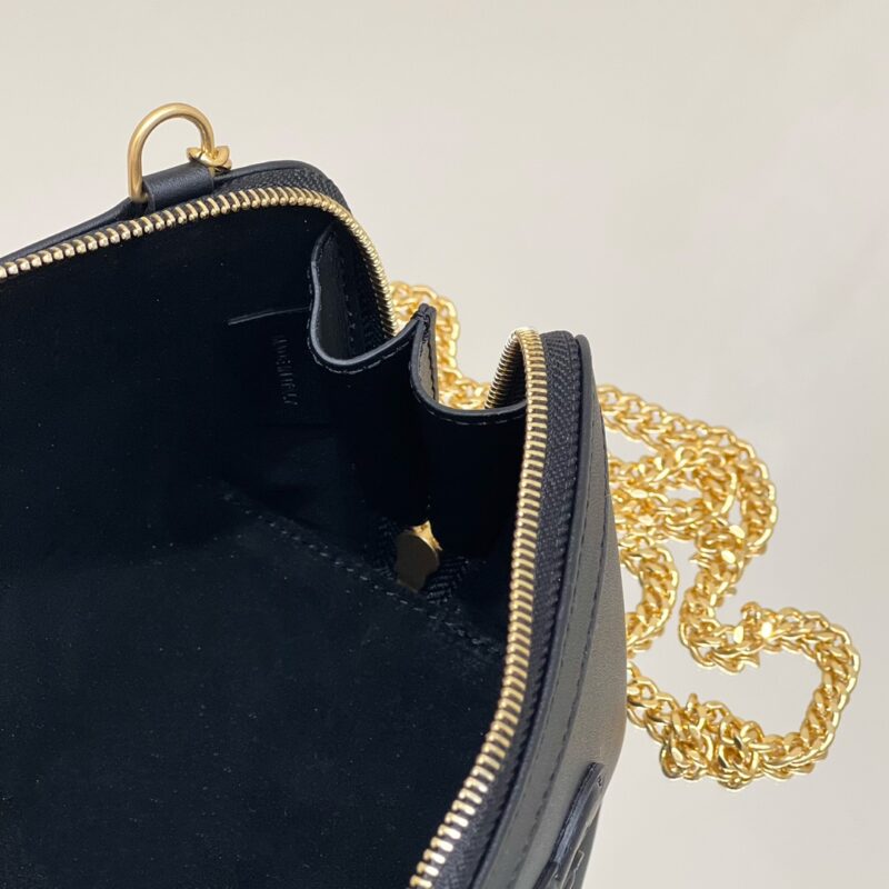 Replica Celine Triomphe Clutch Black - realistic designer-inspired fake bag