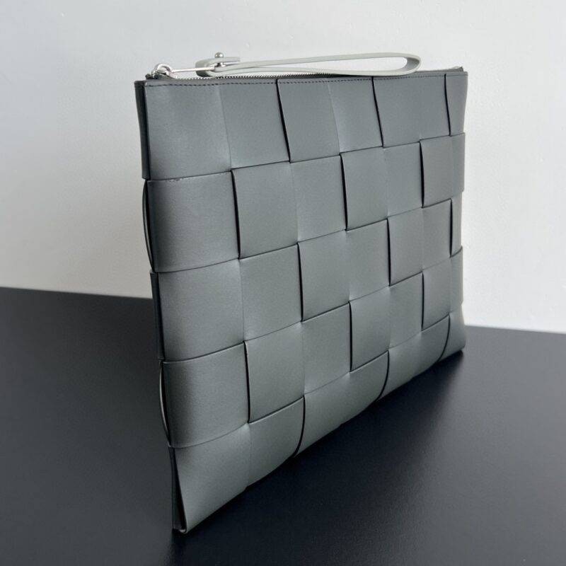Replica Bottega Veneta Clutch 2.0 - best-selling designer handbag dupe