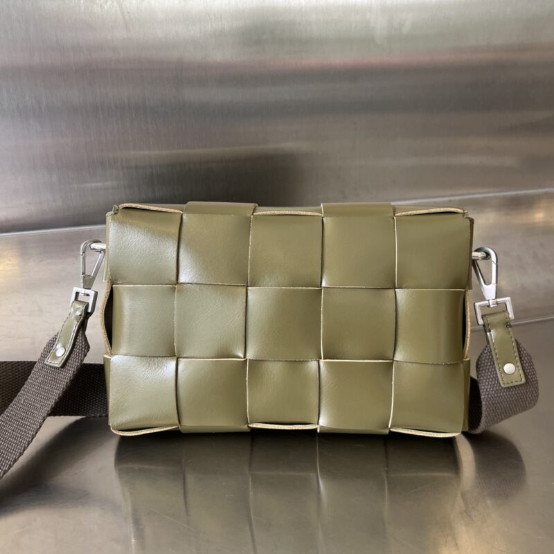 Replica Bottega Veneta Cassette With Versatile Strap - premium-grade designer purse dupe