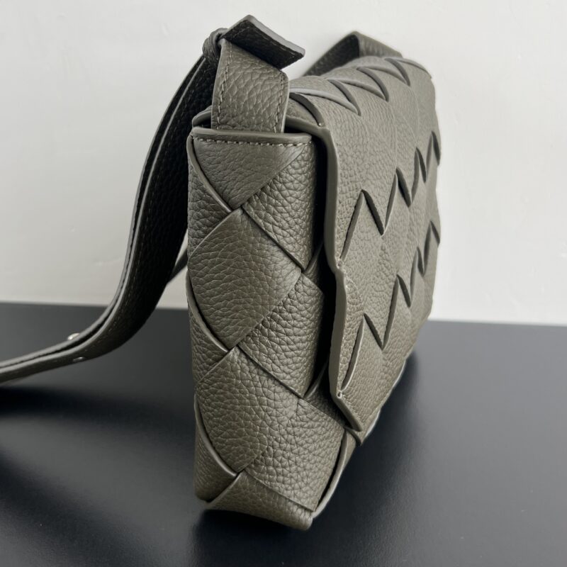 Replica Bottega Veneta Diago - realistic designer-inspired fake bag