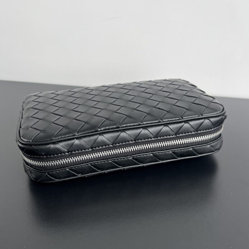Replica Bottega Veneta Clutch Large - realistic designer-inspired fake bag