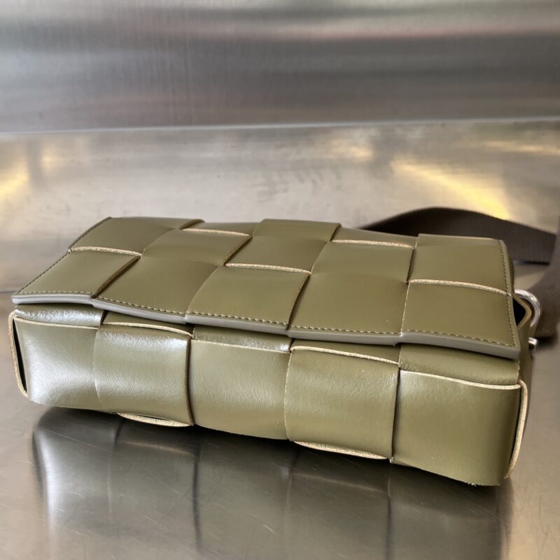 Replica Bottega Veneta Cassette With Versatile Strap - near-authentic luxury replica handbag