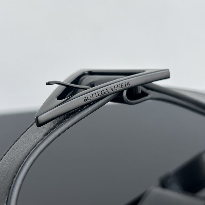 Replica Bottega Veneta Cassette 2.0 Black - near-authentic luxury replica handbag