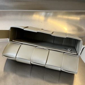 Replica Bottega Veneta Cassette 2.0 Beige - high-quality designer bag clone