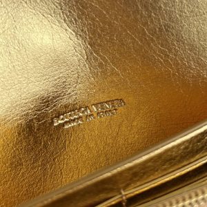 Replica Bottega Veneta Andiamo Clutch Wallet - ultra-realistic fake designer tote