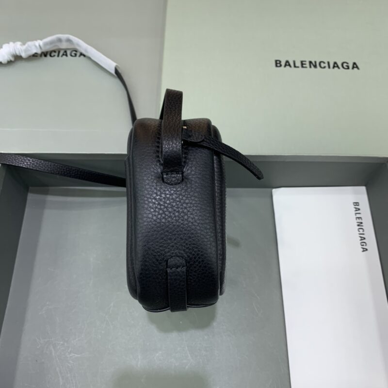 Replica Balenciaga Camera Bag - ultra-realistic fake designer tote