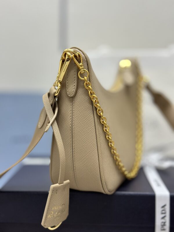 Replica Prada Re-Edition Caramel 2005 - realistic designer-inspired fake bag