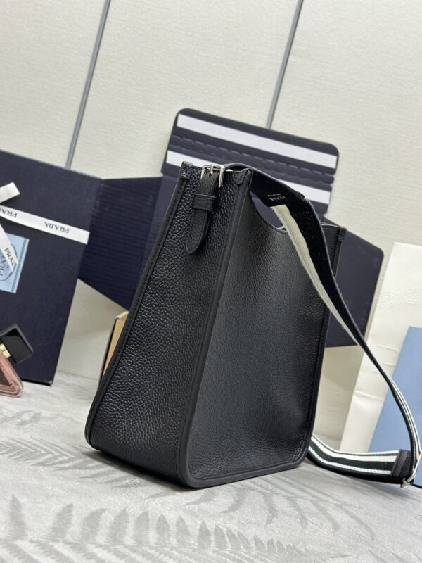 Replica Prada Saffiano Tote Black - premium-grade designer purse dupe