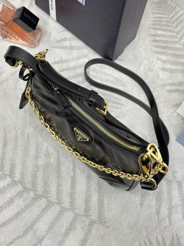 Replica Prada Re-Edition 2002 - best-selling designer handbag dupe