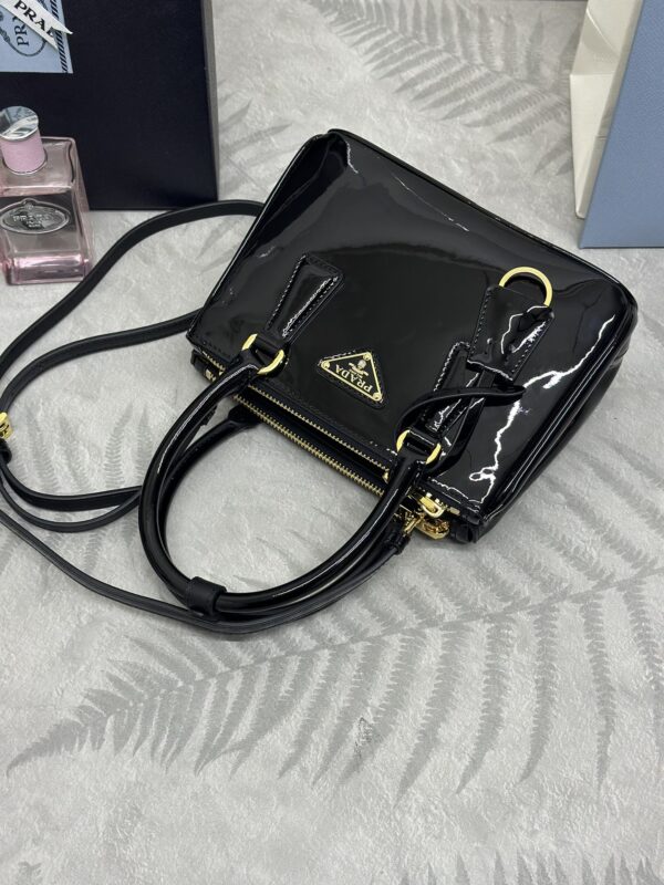 Replica Prada Galleria Black Patent - ultra-realistic fake designer tote