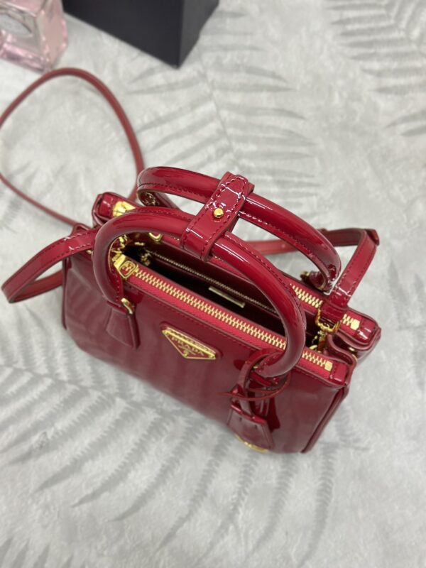 Replica Prada Galleria Red Patent - ultra-realistic fake designer tote
